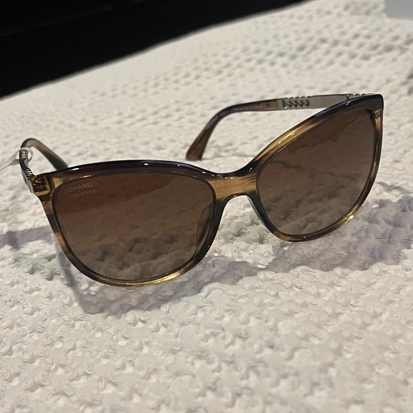 Authentic Chanel 5352 Polarized Tortoise Brown Chain Sunglasses - Picture 2 of 8